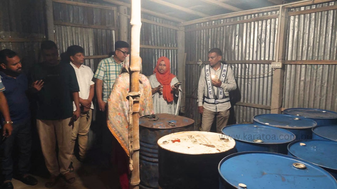 বগুড়ার সারিয়াকান্দিতে অবৈধভাবে মজুত চার হাজার লিটার ডিজেল জব্দ